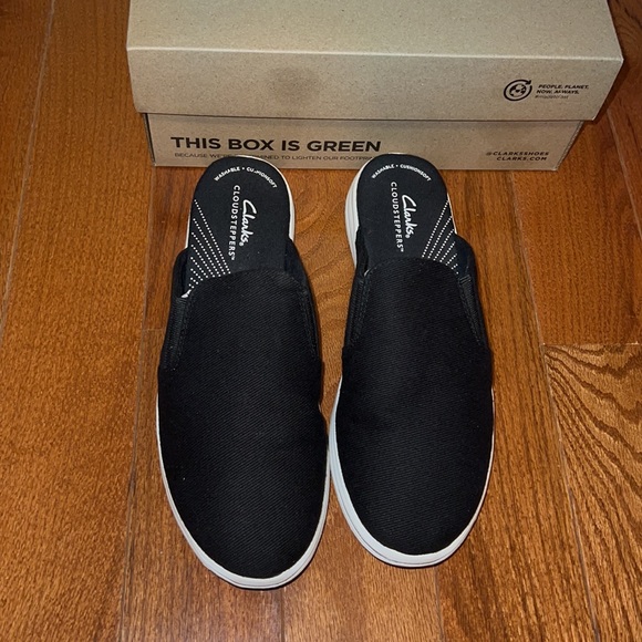 Clarks Cloudsteppers Slip Ons-NWT - Picture 2 of 8